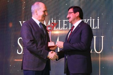 Başkan Ak'a 15 Temmuz 'Yerel Direniş Ödülü'