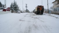 Kırşehir Merkezde Bağlantısı Kar Yağışı Nedeni İle Kesilen Köy Yolları Açıldı Haberi