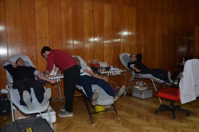 Polis Ve Jandarmadan Kızılay'a Kan Bağışı
