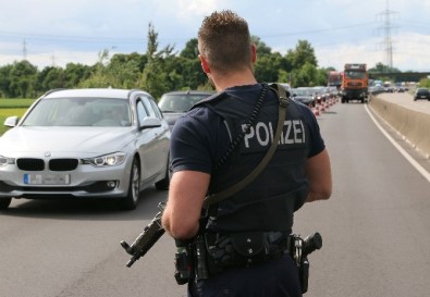 Schengen Anlaşması'nda Sınır Kontrolleri Üç Ay Daha Uzatıldı