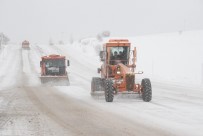 AĞIR VASITA - Tokat'ta Kar Yağışı Etkisini Göstermeye Başladı