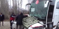 Yolcu Otobüsü İle Otomobil Çarpıştı Açıklaması 3 Ölü, 5 Yaralı