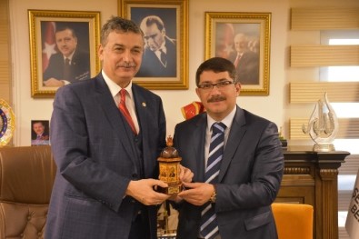 AK Partili Güvenç Manisa'da Hasret Giderdi