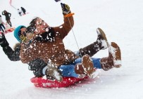 KARACAÖREN - Altın Gençlere Neşe Dolu Karne Hediyesi