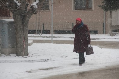 Bolu Kent Merkezinde Kar Yağışı Etkili Oldu