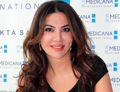 Ebru Yaşar'dan medyaya referandum sitemi