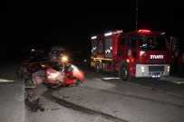 İŞÇİ SERVİSİ - İşçi Servisi İle Otomobil Çarpıştı Açıklaması 1 Ölü, 1 Yaralı