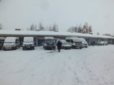 Malazgirt'te Köy Minibüsleri İçin Durak Oluşturuldu