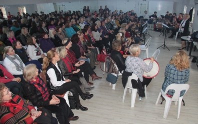 Nilüfer Kadın Korosu, Kızıl Ordu Korosu'nu Anacak