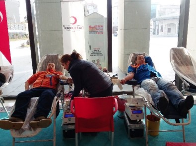 Zeytinburnu Belediyesi'nden Kan Bağışı Kampanyasına Destek