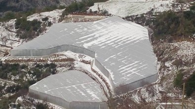 Anamur'da Gündüz Kar Yağışı, Akşam Da Seralarda Don Telaşı Yaşanıyor