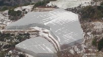 Anamur'da Gündüz Kar Yağışı, Akşam Da Seralarda Don Telaşı Yaşanıyor