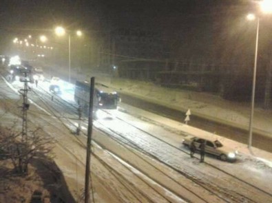Belen-Antakya Yolunda Yoğun Kar Yağışı Sürücülere Zor Anlar Yaşattı