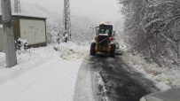 YENIYURT - Düzce'de 15 Köyün Yolu Kar Nedeniyle Kapalı