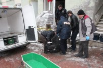 NECATI ÖZDEMIR - Torbanın Tutma Yeri Kopunca Ceset Yere Düştü