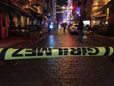 Beyoğlu'nda Silahlı Kavga  Açıklaması 1'İ Polis 4 Yaralı
