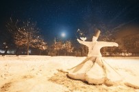 SANAT ATÖLYESİ - Kardan Barış Heykeli Yaptı