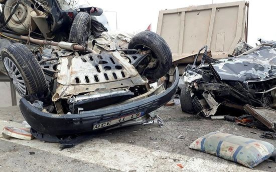 Gebze'de zincirleme trafik kazası: 1 ölü, 14 yaralı