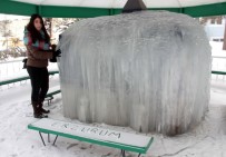 Buz Tutan Şadırvan Şelaleye Döndü