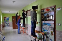 FETÖ'den Devredilen Okul, İmamlar Tarafından Boyandı