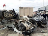 ZİNCİRLEME KAZA - Gebze'de zincirleme trafik kazası: 1 ölü, 14 yaralı
