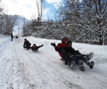 Gevaş'ta Kızak Keyfi