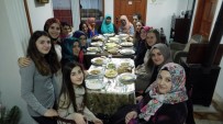 KIZ ÖĞRENCİLER - Gönüllü Aileler, Yabancı Öğrencilere Sofralarını Açtı
