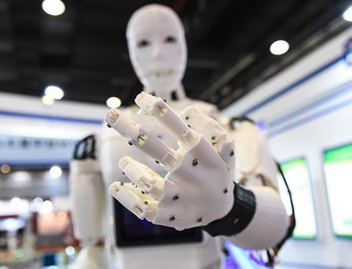 İnsansı robotlar yaşlı bakım hizmeti verecek