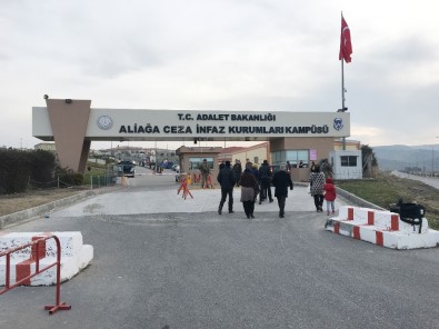 İzmir'de 270 Sanıklı İlk FETÖ Davası Başladı