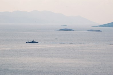 Kardak'ta Gerginlik Açıklaması Yunan Gemisi Uzaklaştırıldı