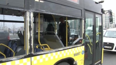 Kaza Yapan Metrobüs Şoförü, Gazetecilere Saldırdı