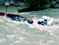 TIR KAZASI - Madagaskar'da yolcu taşıyan Tır devrildi: 47 ölü