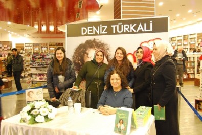 Deniz Türkali Forum Mersin'de Kitabını İmzaladı