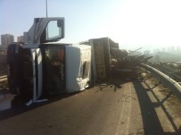 KOYUNDERE - Hurda Yüklü Tır Devrildi