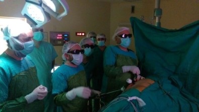 Kafkas Üniversitesi Genel Cerrahi Kliniği'nde 3 Boyutlu Ameliyat