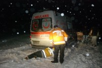 DOĞUM SANCISI - Kara Saplanan Ambulans Kurtarıldı