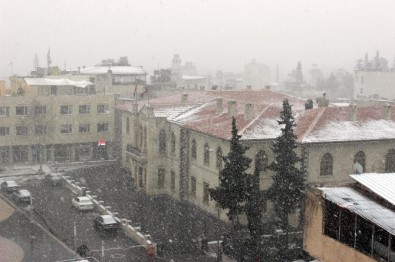 Kilis'te Kar Yağışı Etkili Oluyor