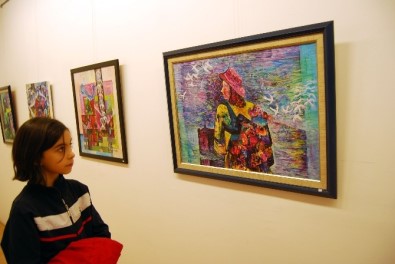 Remziye Oğan'ın Kolaj Sergisi