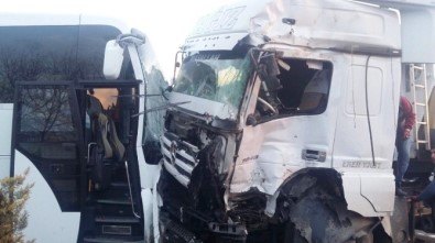 Ehliyetsiz Sürücü 3 Araca Çarpıp Lokantaya Daldı Açıklaması 1 Ölü