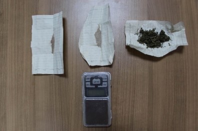 Polisin Şüphelendiği Araçtan Uyuşturucu Çıktı