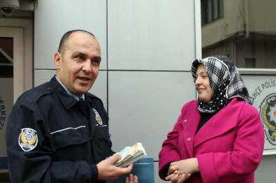 Döner Ustası Kömürlükte Bulduğu 23 Bin TL'yi Sahibine Ulaştırdı