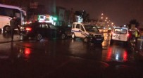 İzmir'de Trafik Kazası Açıklaması 2'Si Polis 3 Yaralı