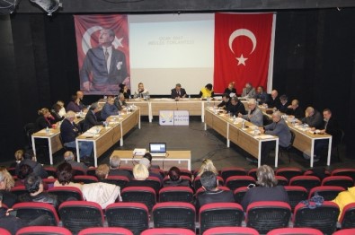 Kuşadası Belediyesi Meclisi 2017'Nin İlk Toplantısını Yaptı
