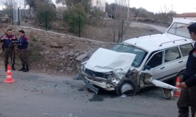 Milas'ta Trafik Kazası Açıklaması 2 Yaralı