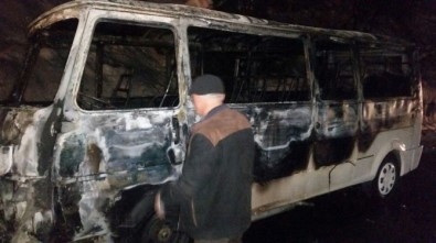 Minibüs Alev Alev Yandı, Sürücü Canını Zor Kurtardı