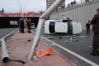AYDINLATMA DİREĞİ - Şanlıurfa'da Trafik Kazası Açıklaması 4 Yaralı