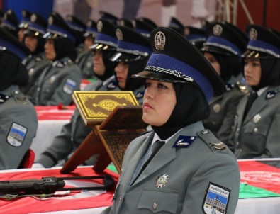 Sivas'ta 250 Afgan Kadın Polis Mezun Oldu