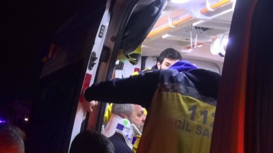 TIR Ve Kamyon Otoyoldan D 100'E Uçtu Açıklaması 2 Yaralı