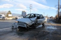 İZZET BAYSAL DEVLET HASTANESI - Bolu'da Trafik Kazası Açıklaması 2 Yaralı