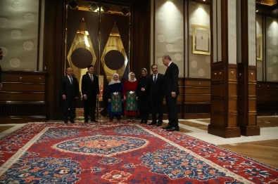 Cumhurbaşkanı Erdoğan'ın Makam Odasını Uşak Halıları Süsleyecek